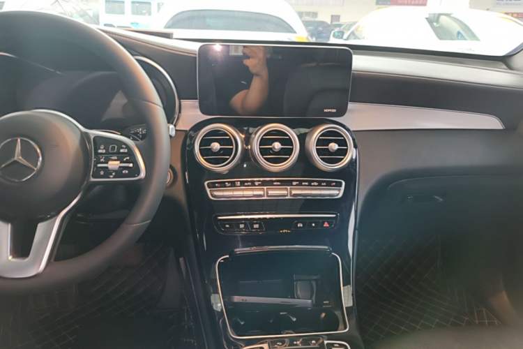 Used Mercedes-Benz GLC 2021 GLC 260 L 4MATIC Dynamic Edition Audio And AC Panel