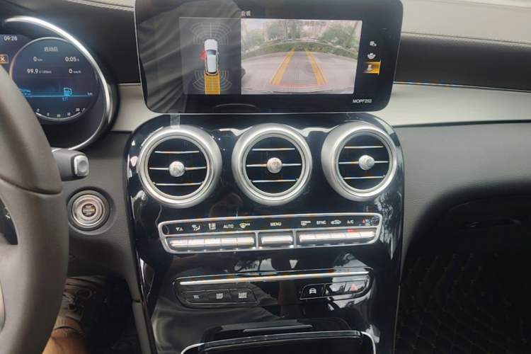 Used Mercedes-Benz GLC 2021 GLC 260 L 4MATIC Dynamic Edition Audio And AC Panel