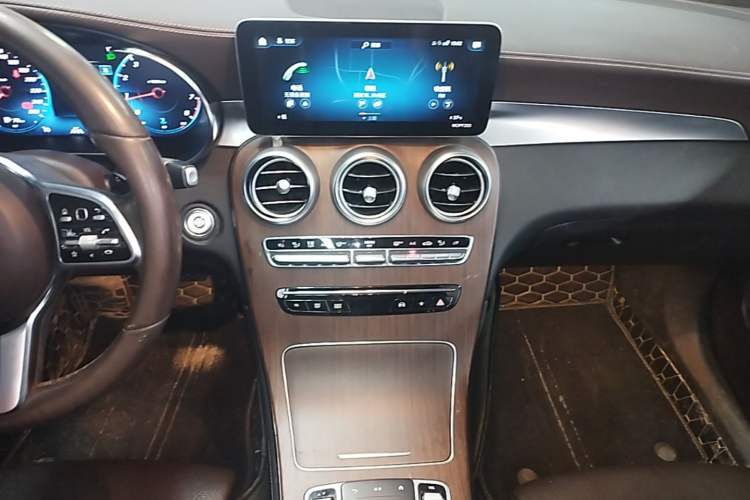 Used Mercedes-Benz GLC 2021 GLC 300 L 4MATIC Dynamic Model Audio And AC Panel