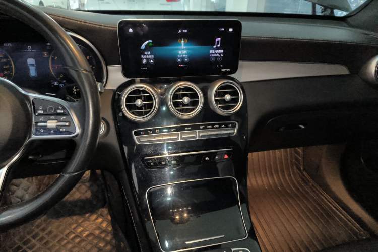 Used Mercedes-Benz GLC 2021 GLC 260 L 4MATIC Dynamic Edition Audio And AC Panel