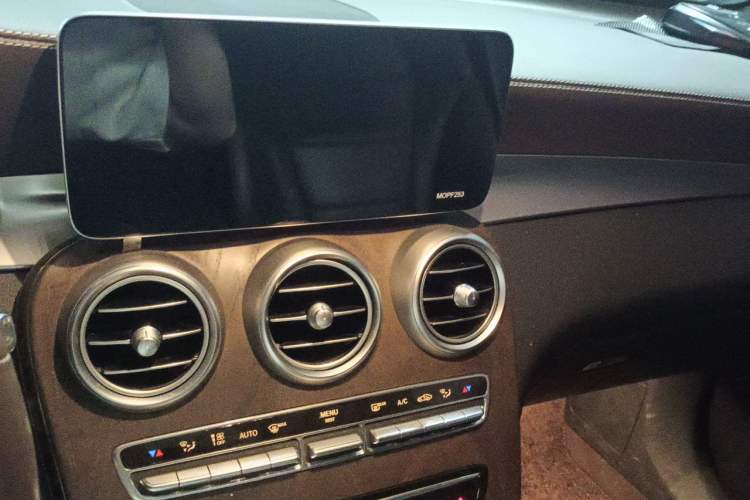 Used Mercedes-Benz GLC 2021 GLC 260 L 4MATIC Luxury Model Audio And AC Panel