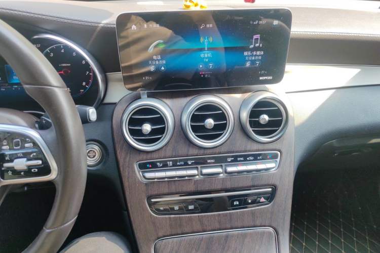 Used Mercedes-Benz GLC 2021 GLC 260 L 4MATIC Dynamic Edition Audio And AC Panel