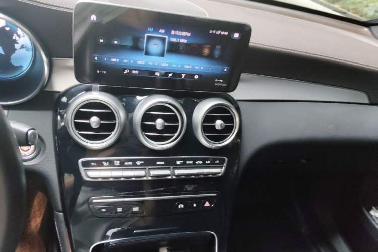 Used Mercedes-Benz GLC 2021 GLC 260 L 4MATIC Dynamic Edition Audio And AC Panel