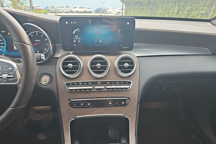 Used Mercedes-Benz GLC 2021 GLC 260 L 4MATIC Luxury Model Audio And AC Panel