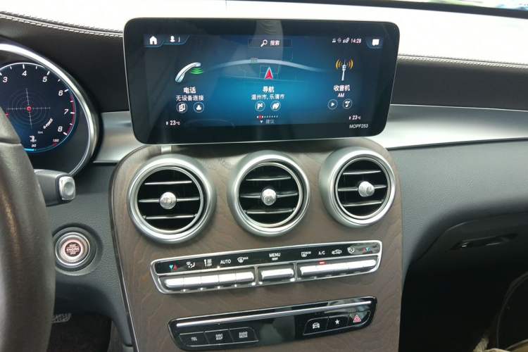 Used Mercedes-Benz GLC 2021 GLC 260 L 4MATIC Luxury Model Audio And AC Panel