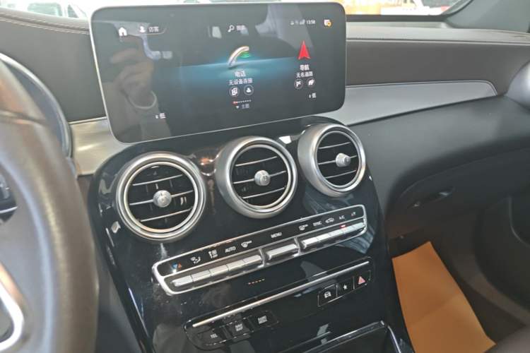 Used Mercedes-Benz GLC 2021 GLC 260 L 4MATIC Dynamic Edition Audio And AC Panel