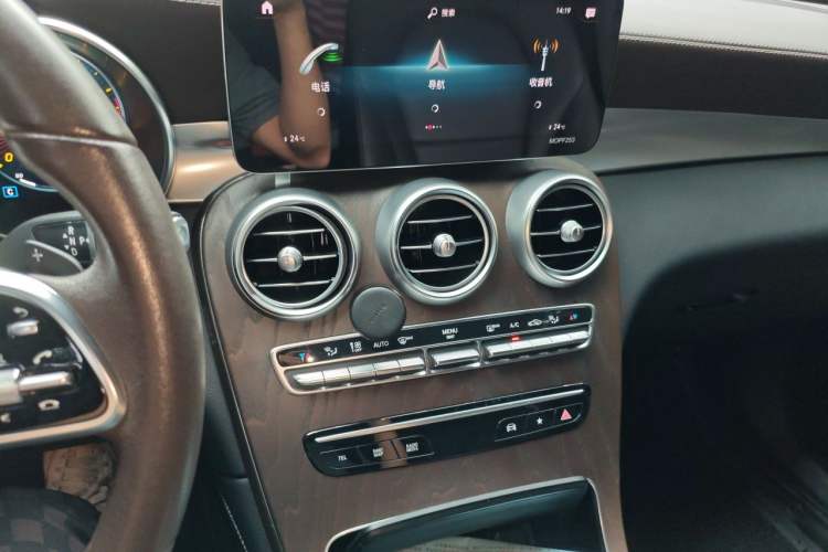 Used Mercedes-Benz GLC 2021 GLC 260 L 4MATIC Luxury Model Audio And AC Panel