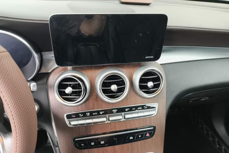 Used Mercedes-Benz GLC 2021 GLC 300 L 4MATIC Dynamic Model Audio And AC Panel