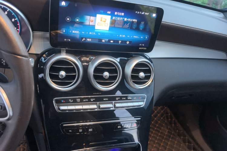 Used Mercedes-Benz GLC 2021 GLC 260 L 4MATIC Dynamic Edition Audio And AC Panel