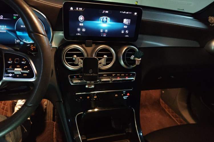 Used Mercedes-Benz GLC 2021 GLC 260 L 4MATIC Dynamic Edition Audio And AC Panel