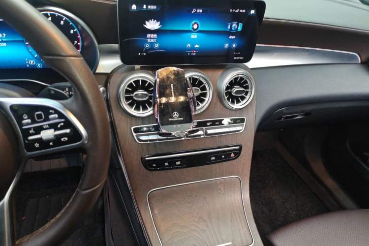 Used Mercedes-Benz GLC 2021 GLC 260 L 4MATIC Luxury Model Audio And AC Panel