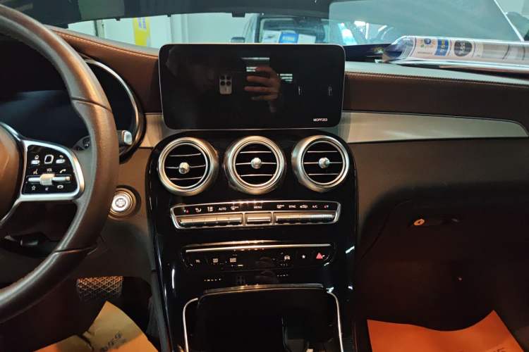 Used Mercedes-Benz GLC 2021 GLC 260 L 4MATIC Dynamic Edition Audio And AC Panel