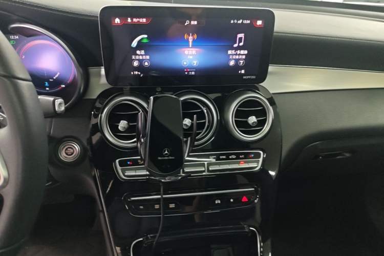 Used Mercedes-Benz GLC 2021 GLC 260 L 4MATIC Dynamic Edition Audio And AC Panel