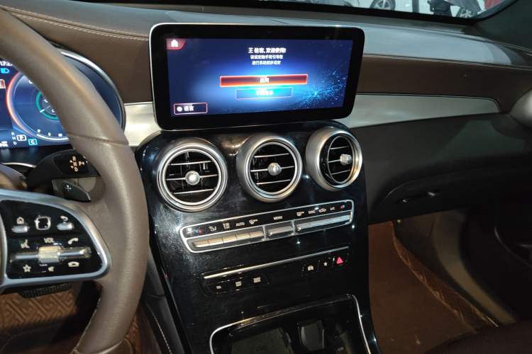 Used Mercedes-Benz GLC 2021 GLC 260 L 4MATIC Dynamic Edition Audio And AC Panel