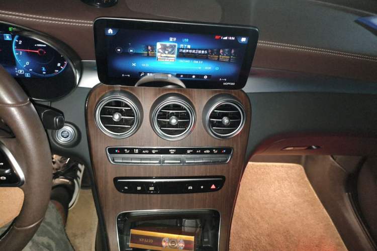 Used Mercedes-Benz GLC 2021 GLC 300 L 4MATIC Dynamic Model Audio And AC Panel