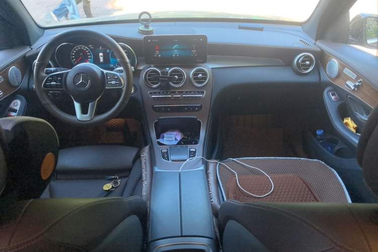 Used Mercedes-Benz GLC 2021 GLC 300 L 4MATIC Dynamic Model Center Console