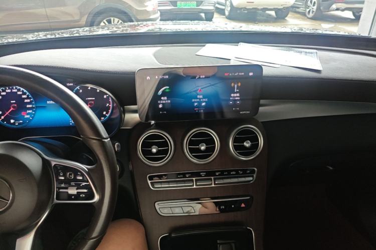Used Mercedes-Benz GLC 2021 GLC 300 L 4MATIC Dynamic Model Center Console