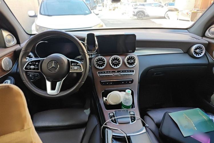 Used Mercedes-Benz GLC 2021 GLC 300 L 4MATIC Dynamic Model Center Console