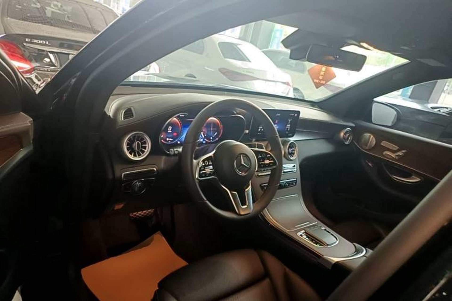 Used Mercedes-Benz GLC 2021 GLC 300 L 4MATIC Dynamic Model Center Console
