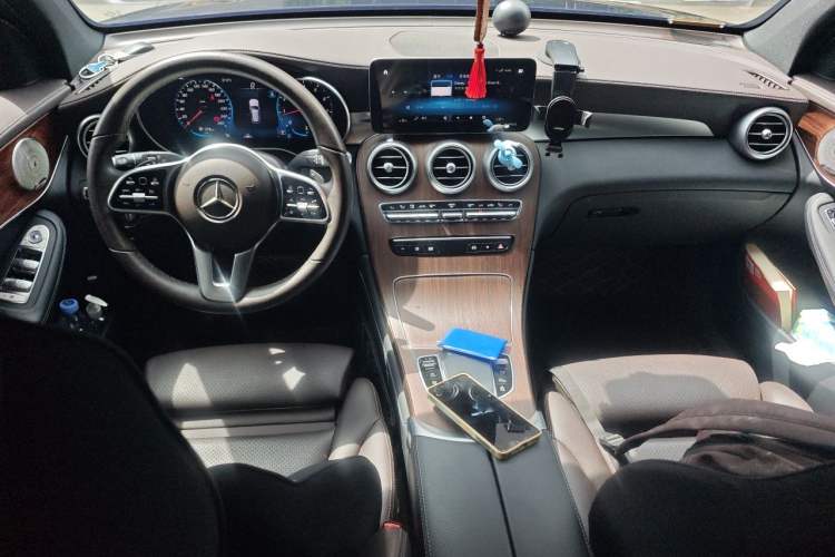 Used Mercedes-Benz GLC 2021 GLC 300 L 4MATIC Dynamic Model Center Console