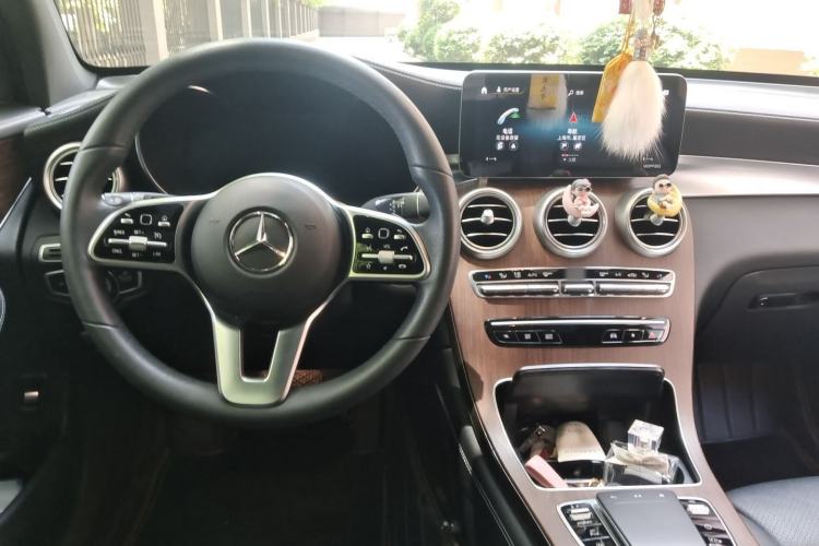 Used Mercedes-Benz GLC 2021 GLC 300 L 4MATIC Luxury Model Center Console