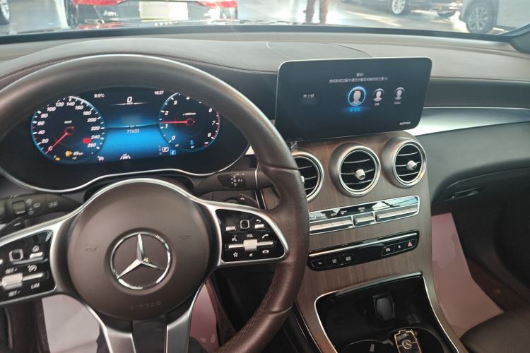 Used Mercedes-Benz GLC 2021 GLC 300 L 4MATIC Dynamic Model Center Console