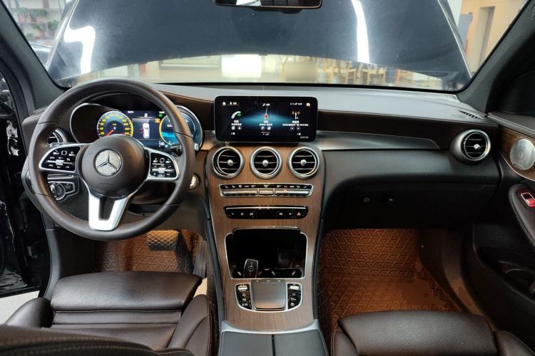 Used Mercedes-Benz GLC 2021 GLC 300 L 4MATIC Luxury Model Center Console