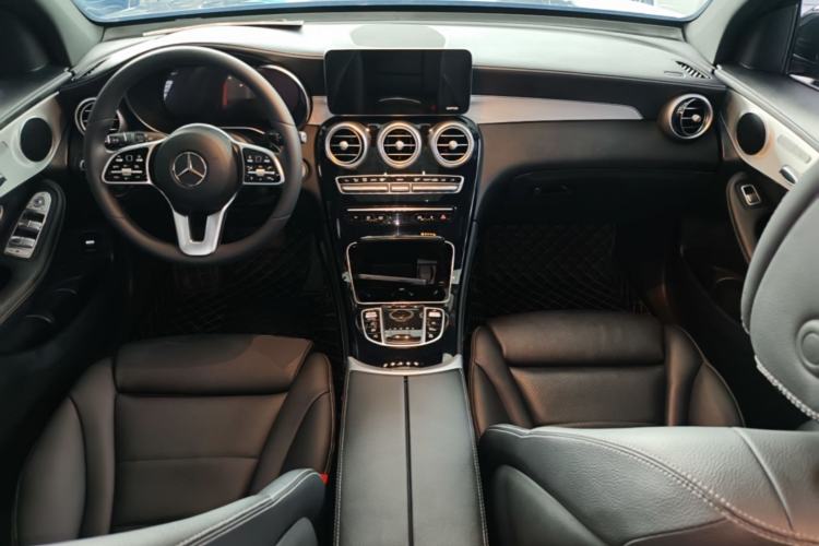 Used Mercedes-Benz GLC 2021 GLC 260 L 4MATIC Dynamic Edition Center Console