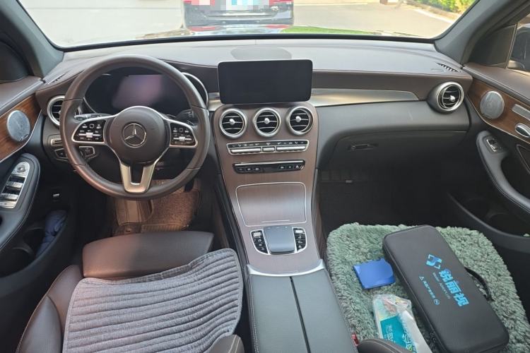 Used Mercedes-Benz GLC 2021 GLC 300 L 4MATIC Dynamic Model Center Console