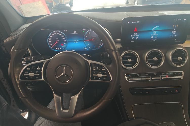 Used Mercedes-Benz GLC 2021 GLC 300 L 4MATIC Dynamic Model Center Console