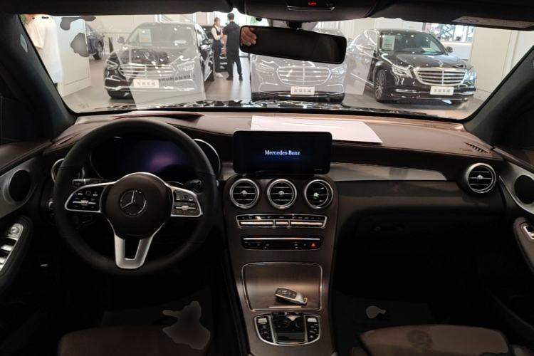 Used Mercedes-Benz GLC 2021 GLC 260 L 4MATIC Dynamic Edition Center Console