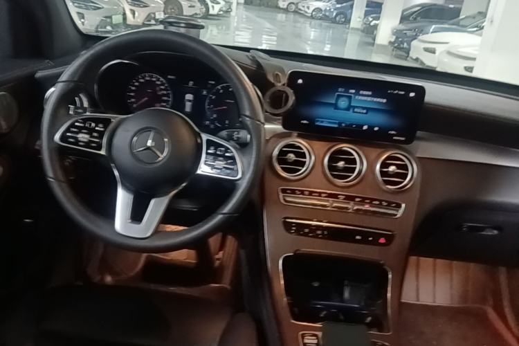 Used Mercedes-Benz GLC 2021 GLC 300 L 4MATIC Luxury Model Center Console