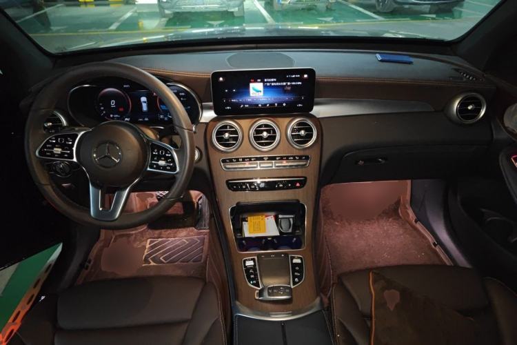 Used Mercedes-Benz GLC 2021 GLC 300 L 4MATIC Luxury Model Center Console