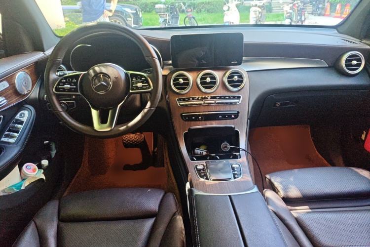 Used Mercedes-Benz GLC 2021 GLC 300 L 4MATIC Luxury Model Center Console