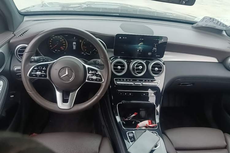 Used Mercedes-Benz GLC 2021 GLC 260 L 4MATIC Dynamic Edition Center Console