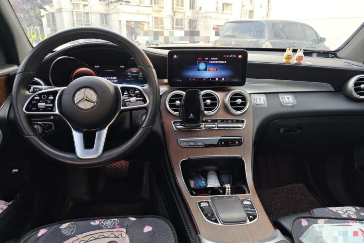 Used Mercedes-Benz GLC 2021 GLC 300 L 4MATIC Dynamic Model Center Console