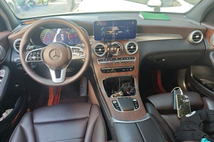 Used Mercedes-Benz GLC 2021 GLC 300 L 4MATIC Dynamic Model Center Console