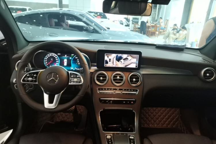 Used Mercedes-Benz GLC 2021 GLC 300 L 4MATIC Dynamic Model Center Console