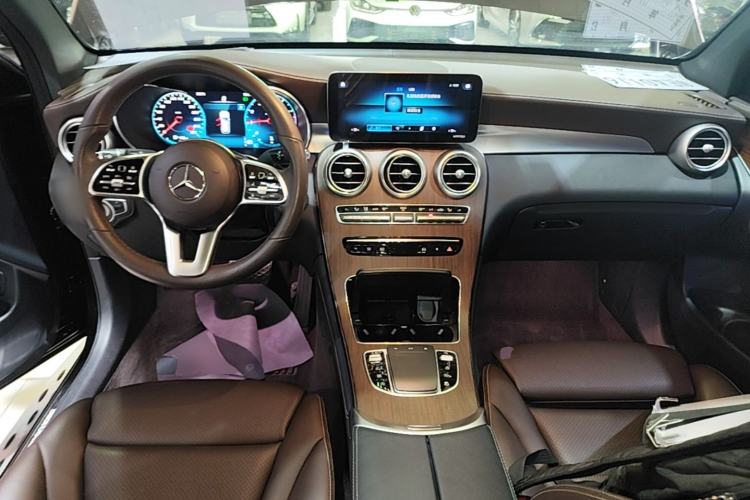 Used Mercedes-Benz GLC 2021 GLC 300 L 4MATIC Dynamic Model Center Console