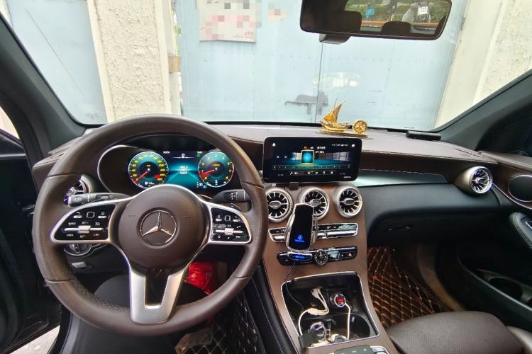 Used Mercedes-Benz GLC 2021 GLC 260 L 4MATIC Luxury Model Center Console