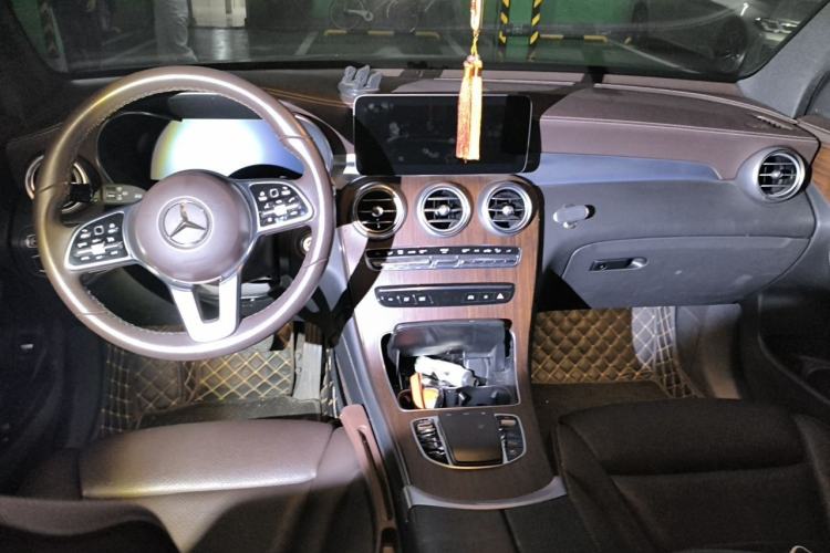 Used Mercedes-Benz GLC 2021 GLC 300 L 4MATIC Dynamic Model Center Console