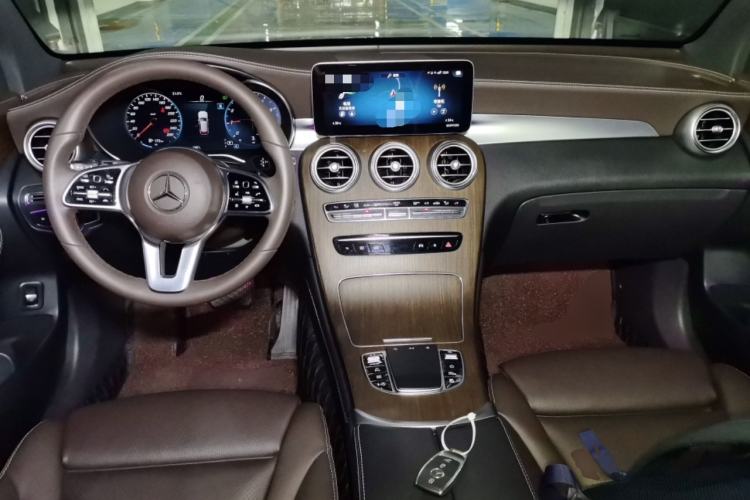 Used Mercedes-Benz GLC 2021 GLC 300 L 4MATIC Dynamic Model Center Console