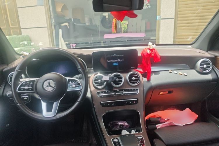 Used Mercedes-Benz GLC 2021 GLC 300 L 4MATIC Dynamic Model Center Console