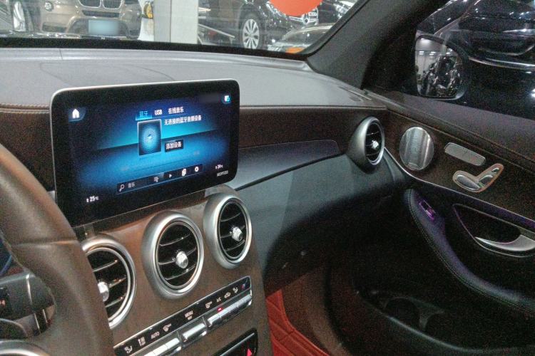 Used Mercedes-Benz GLC 2021 GLC 260 L 4MATIC Luxury Model Center Console