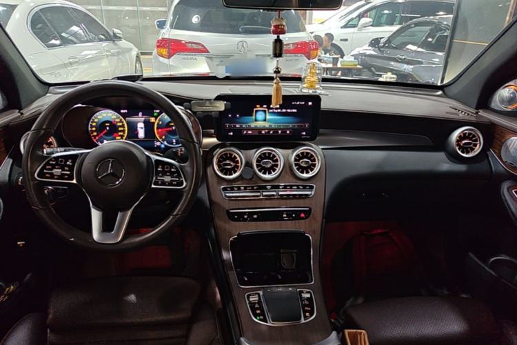 Used Mercedes-Benz GLC 2021 GLC 300 L 4MATIC Dynamic Model Center Console