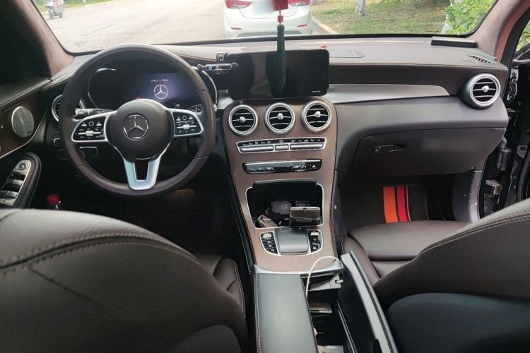 Used Mercedes-Benz GLC 2021 GLC 300 L 4MATIC Dynamic Model Center Console