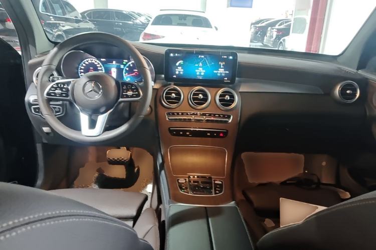 Used Mercedes-Benz GLC 2021 GLC 300 L 4MATIC Dynamic Model Center Console