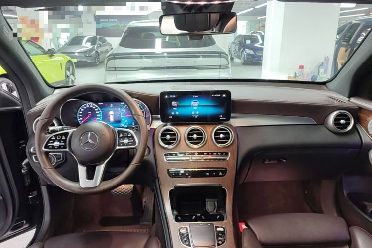 Used Mercedes-Benz GLC 2021 GLC 300 L 4MATIC Dynamic Model Center Console