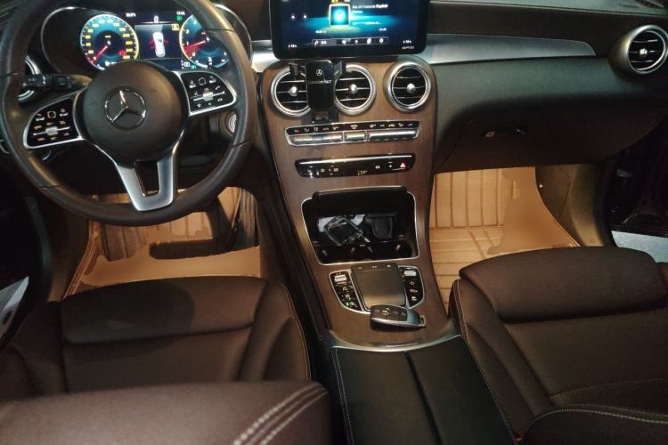 Used Mercedes-Benz GLC 2021 GLC 300 L 4MATIC Dynamic Model Center Console