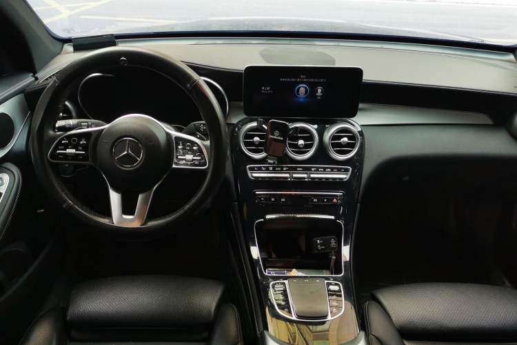 Used Mercedes-Benz GLC 2021 GLC 260 L 4MATIC Dynamic Edition Center Console